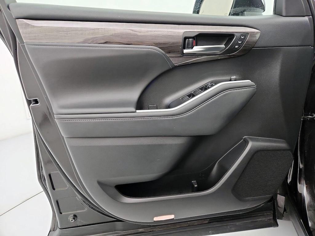 used 2022 Toyota Highlander car, priced at $44,998