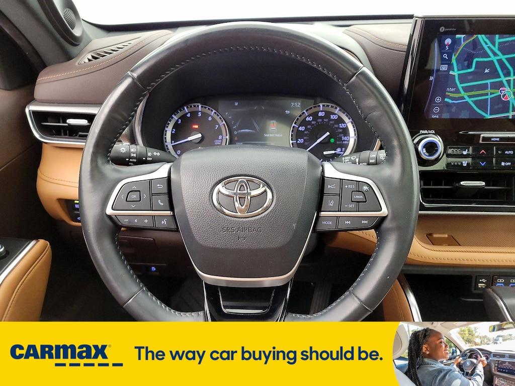 used 2022 Toyota Highlander car, priced at $44,998