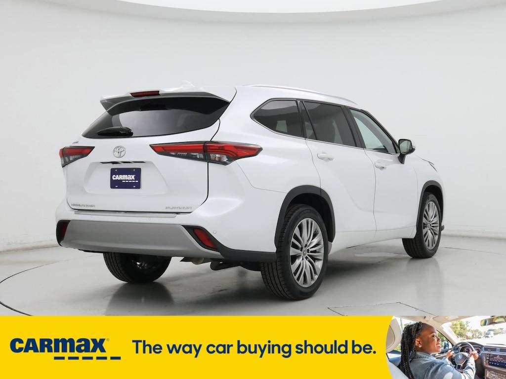 used 2022 Toyota Highlander car, priced at $44,998