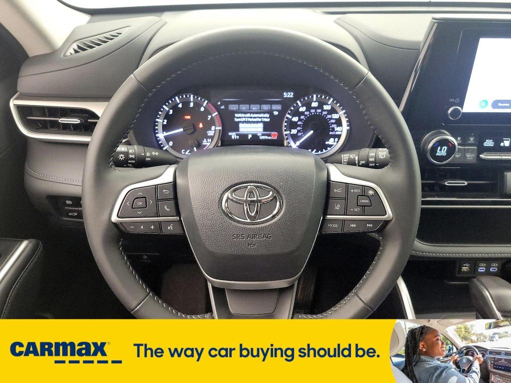 used 2024 Toyota Highlander car, priced at $35,998
