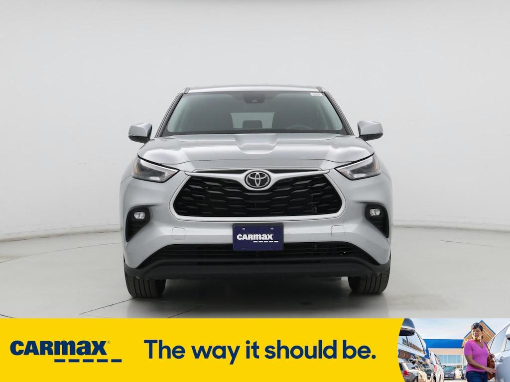 used 2023 Toyota Highlander car, priced at $34,998