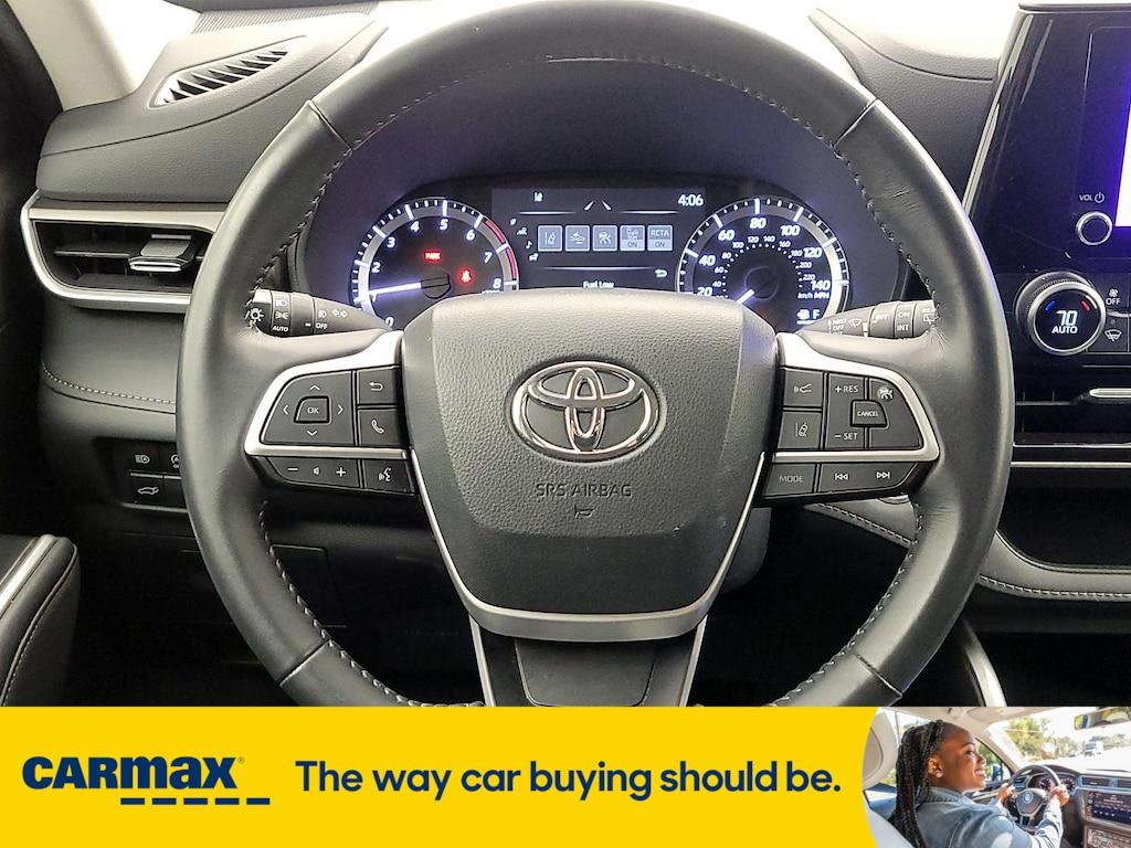 used 2023 Toyota Highlander car, priced at $34,998
