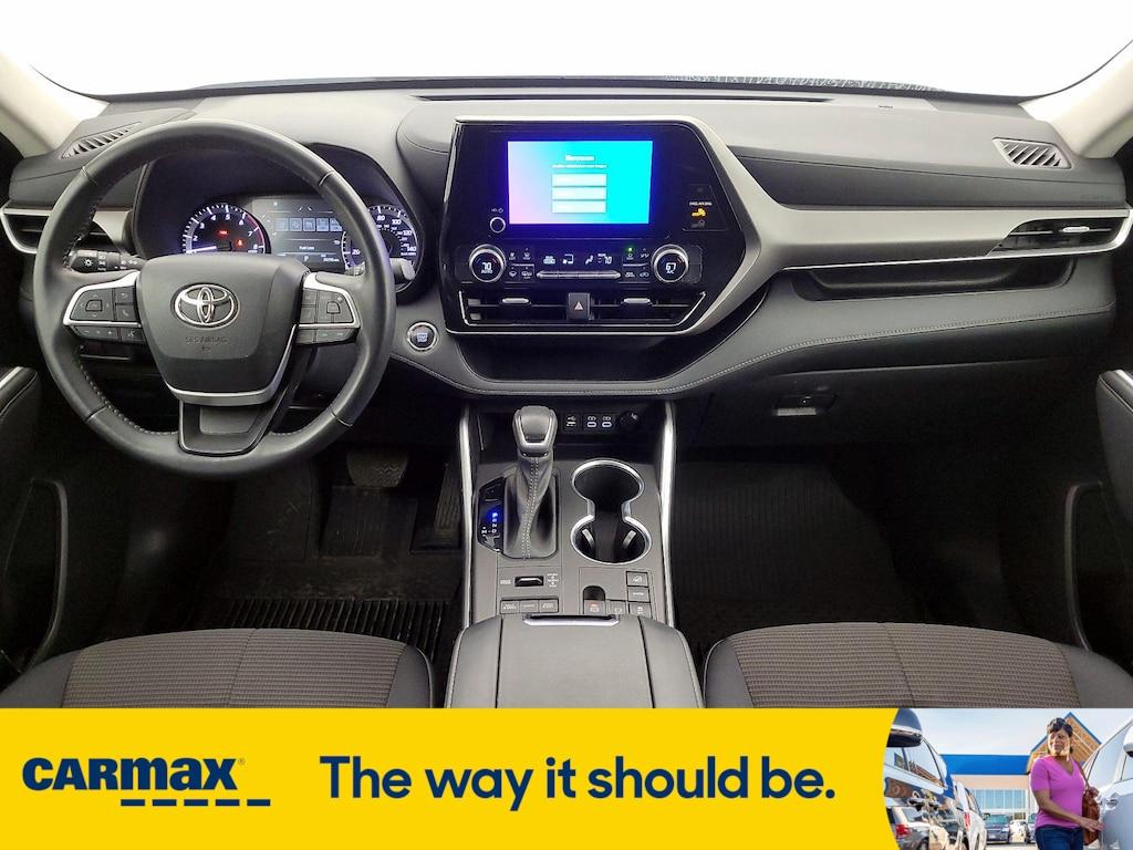 used 2023 Toyota Highlander car, priced at $34,998