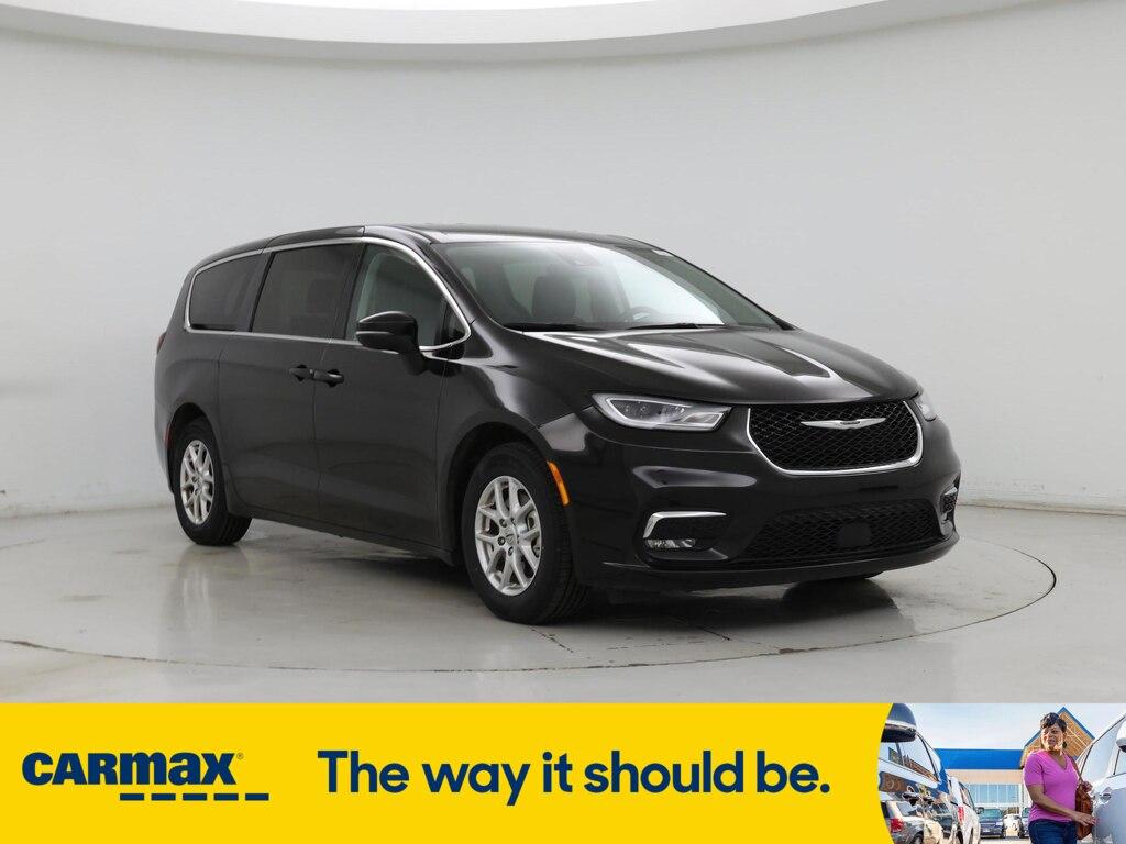 used 2023 Chrysler Pacifica car, priced at $26,998