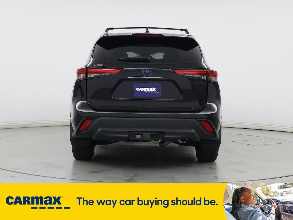used 2022 Toyota Highlander Hybrid car, priced at $39,998