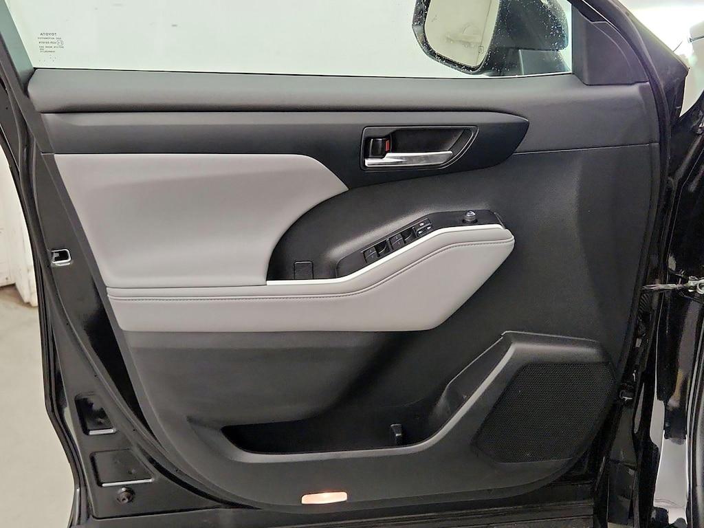 used 2022 Toyota Highlander Hybrid car, priced at $39,998