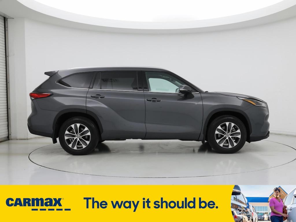 used 2021 Toyota Highlander car, priced at $35,998