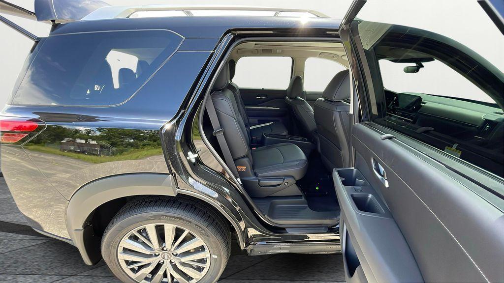 new 2025 Nissan Pathfinder car, priced at $43,105