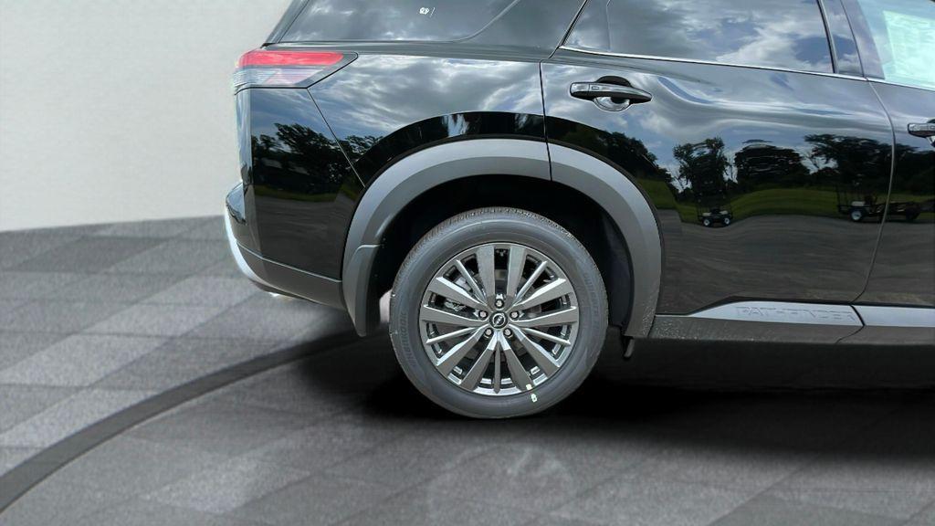 new 2025 Nissan Pathfinder car, priced at $47,555