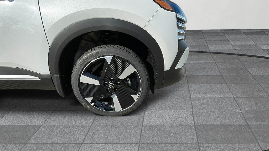 new 2025 Nissan Kicks car, priced at $29,015