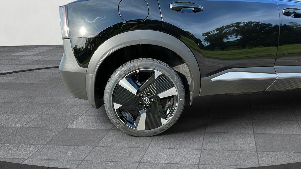 new 2025 Nissan Kicks car, priced at $28,450