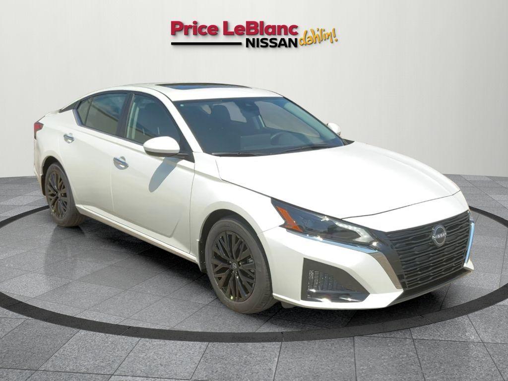 new 2025 Nissan Altima car, priced at $31,005