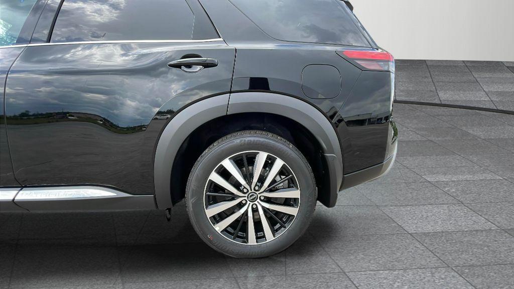 new 2025 Nissan Pathfinder car, priced at $51,610