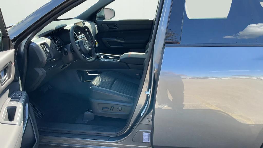 new 2025 Nissan Pathfinder car, priced at $46,620