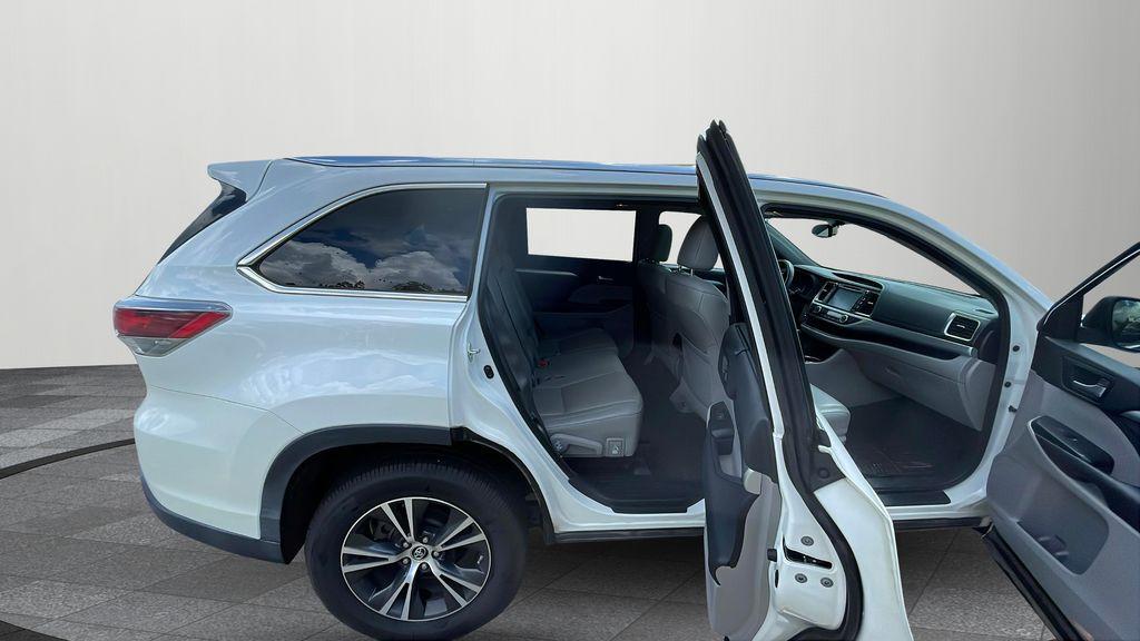 used 2016 Toyota Highlander car, priced at $19,414