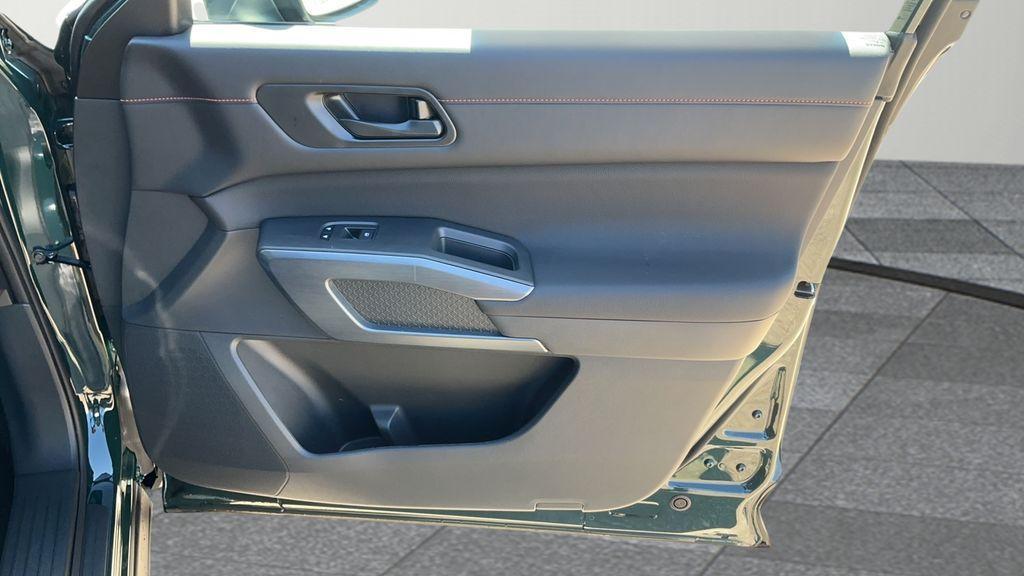 new 2025 Nissan Pathfinder car, priced at $46,620