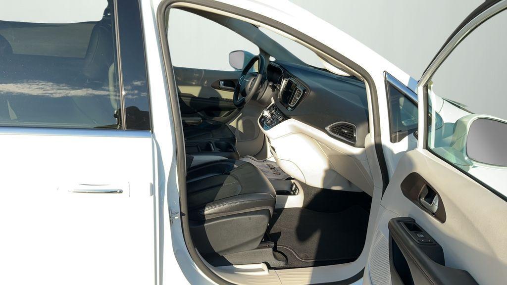 used 2018 Chrysler Pacifica car, priced at $16,443