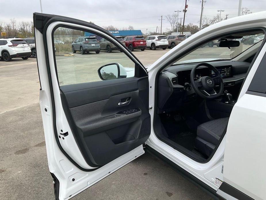 new 2025 Nissan Kicks car, priced at $26,000