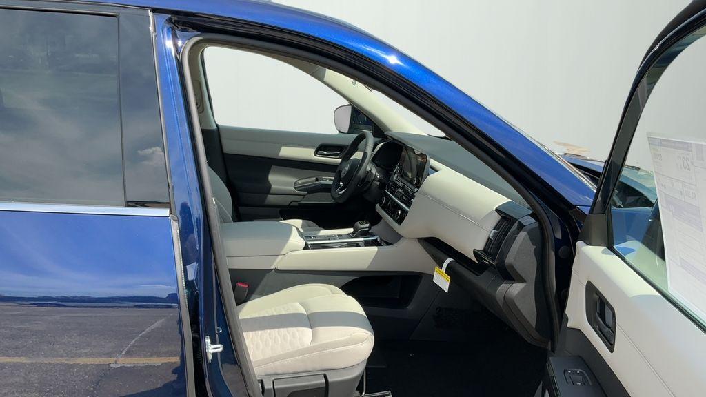 new 2025 Nissan Pathfinder car, priced at $41,925