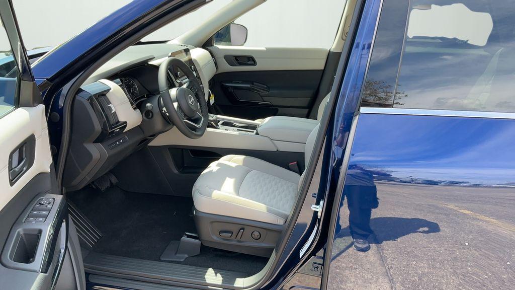 new 2025 Nissan Pathfinder car, priced at $41,925