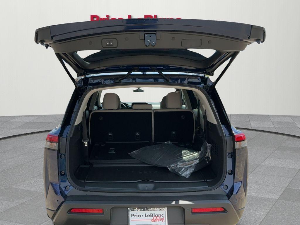 new 2025 Nissan Pathfinder car, priced at $41,925