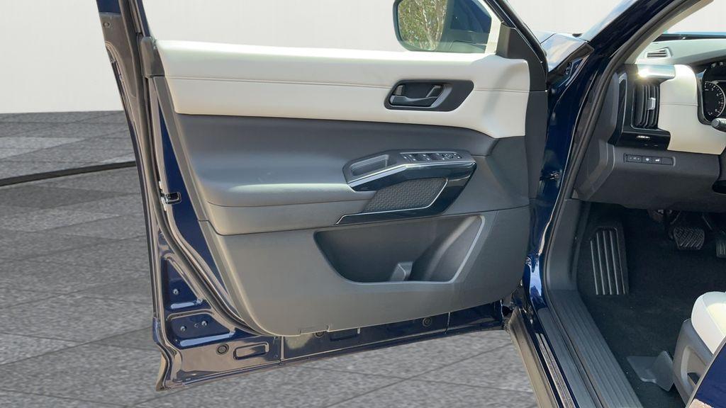 new 2025 Nissan Pathfinder car, priced at $41,925
