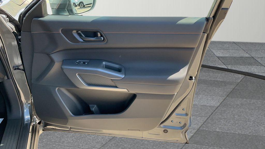 new 2025 Nissan Pathfinder car, priced at $46,620