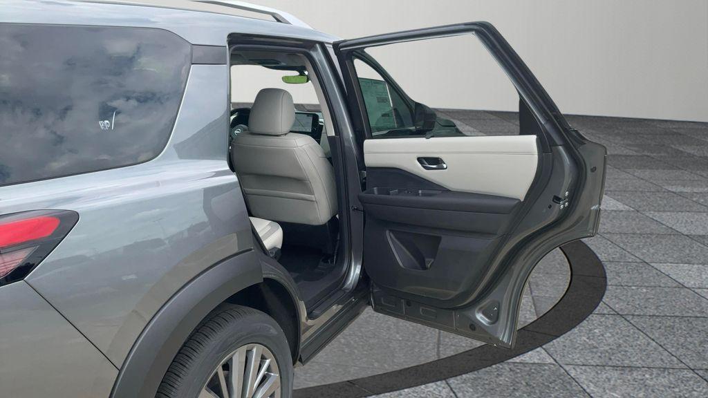 new 2025 Nissan Pathfinder car, priced at $47,555