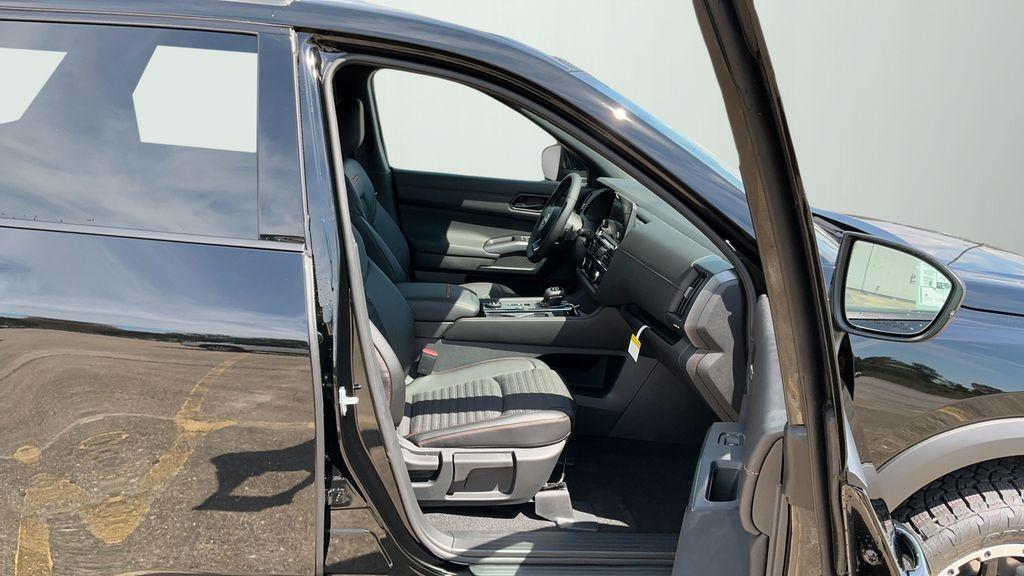 new 2025 Nissan Pathfinder car, priced at $46,620