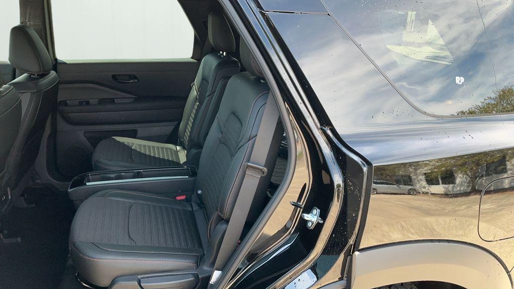 new 2025 Nissan Pathfinder car, priced at $46,620