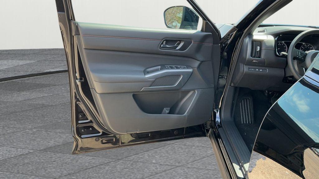 new 2025 Nissan Pathfinder car, priced at $46,620