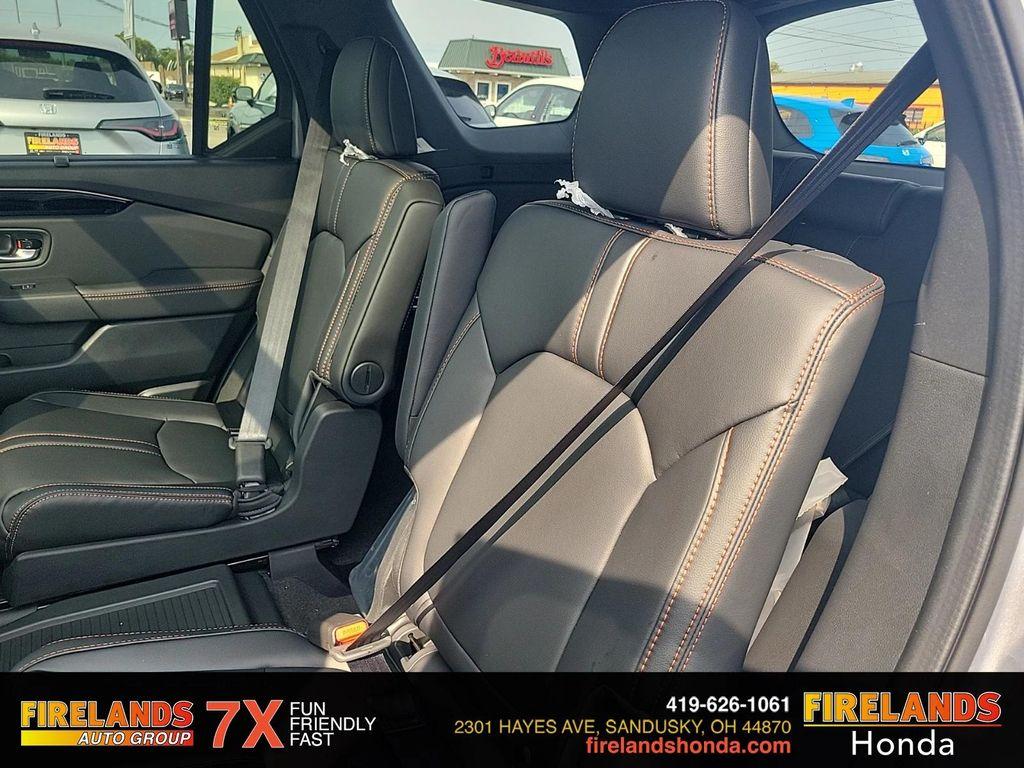 new 2025 Honda Pilot car, priced at $47,895