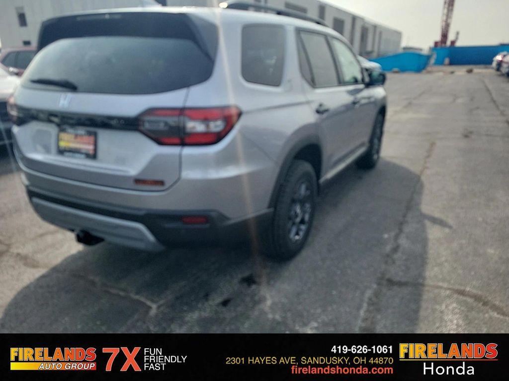 new 2025 Honda Pilot car, priced at $47,895