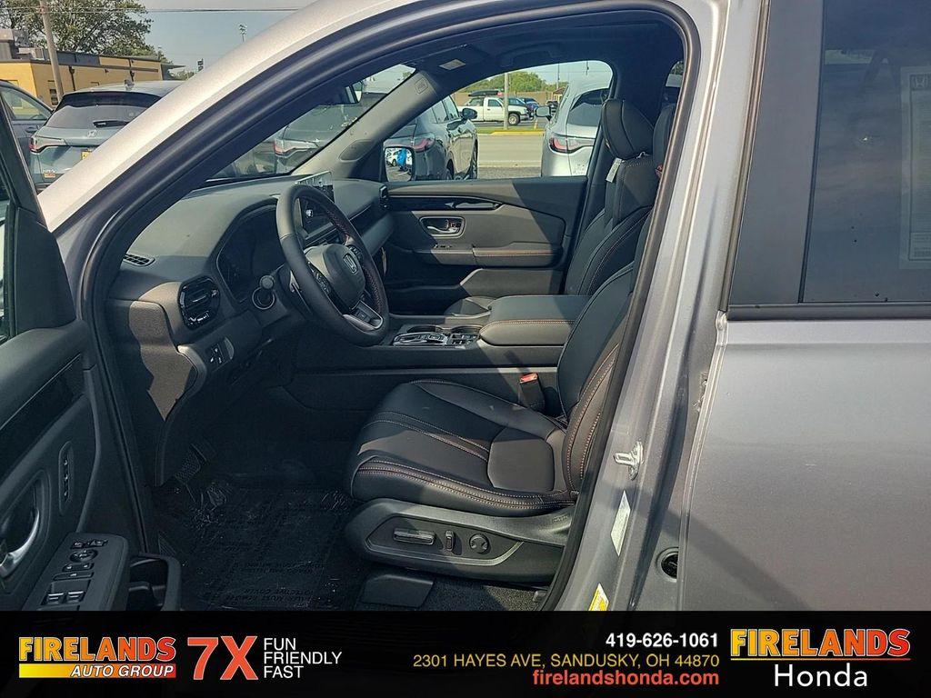 new 2025 Honda Pilot car, priced at $47,895
