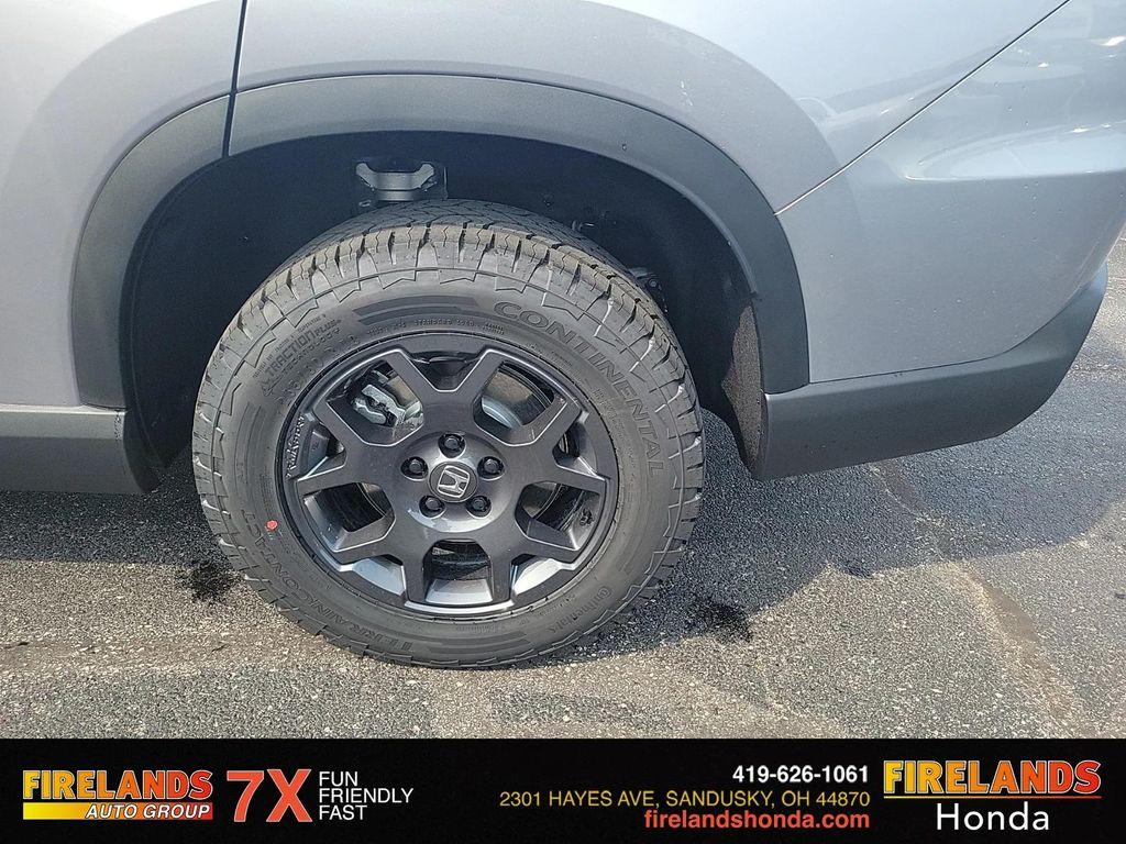 new 2025 Honda Pilot car, priced at $47,895