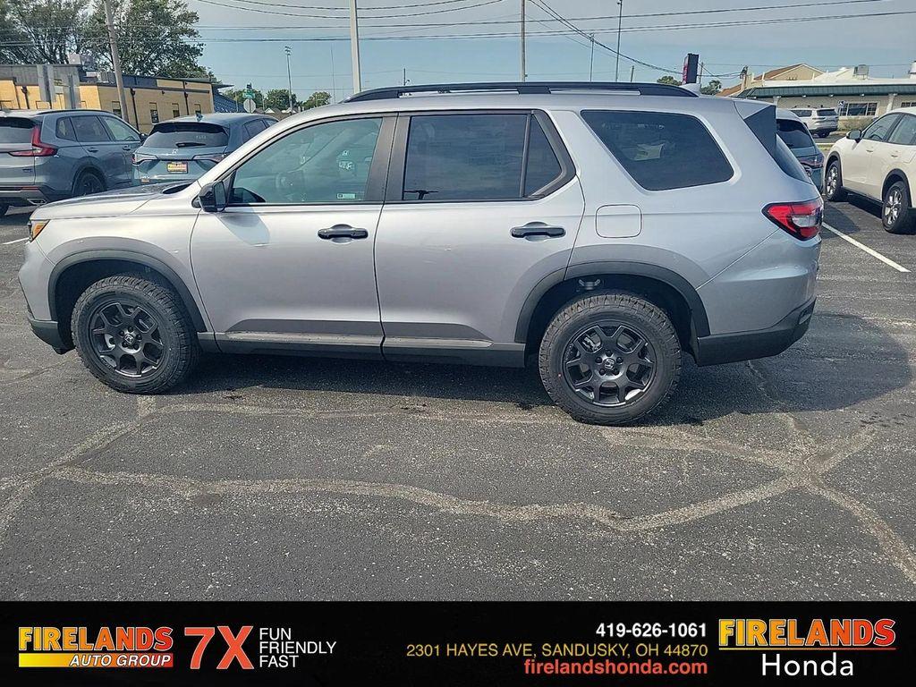 new 2025 Honda Pilot car, priced at $47,895