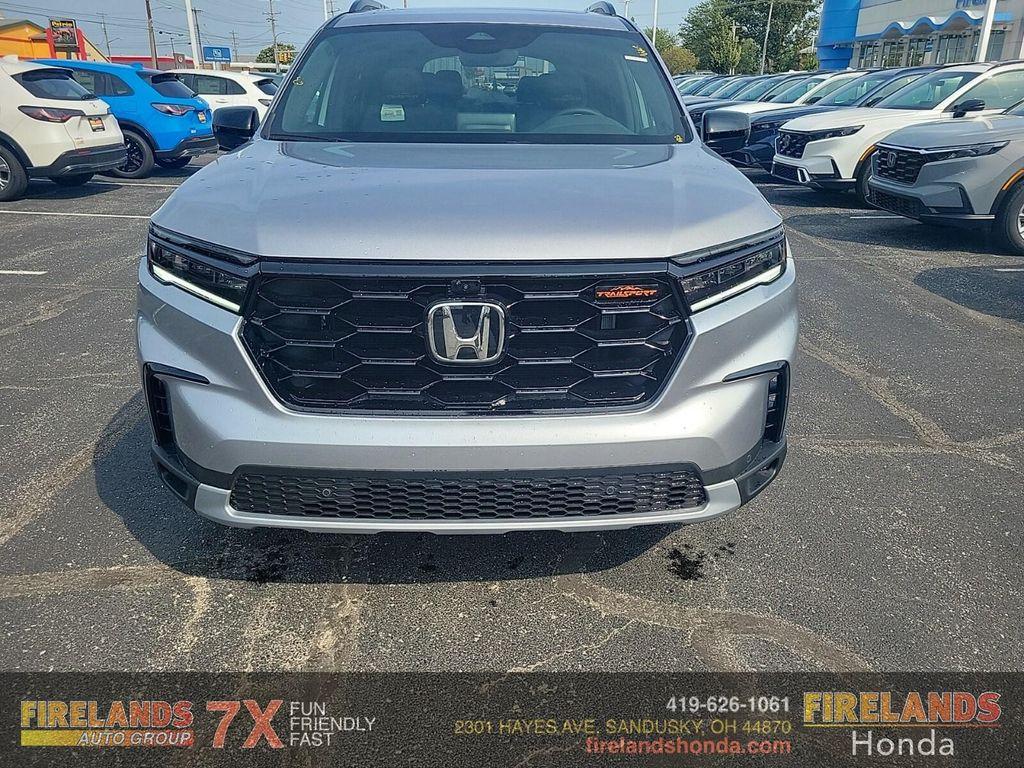 new 2025 Honda Pilot car, priced at $50,395