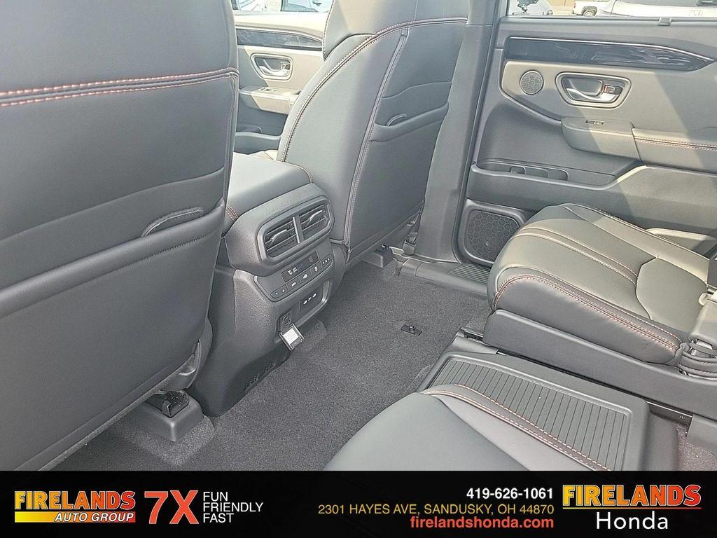 new 2025 Honda Pilot car, priced at $47,895