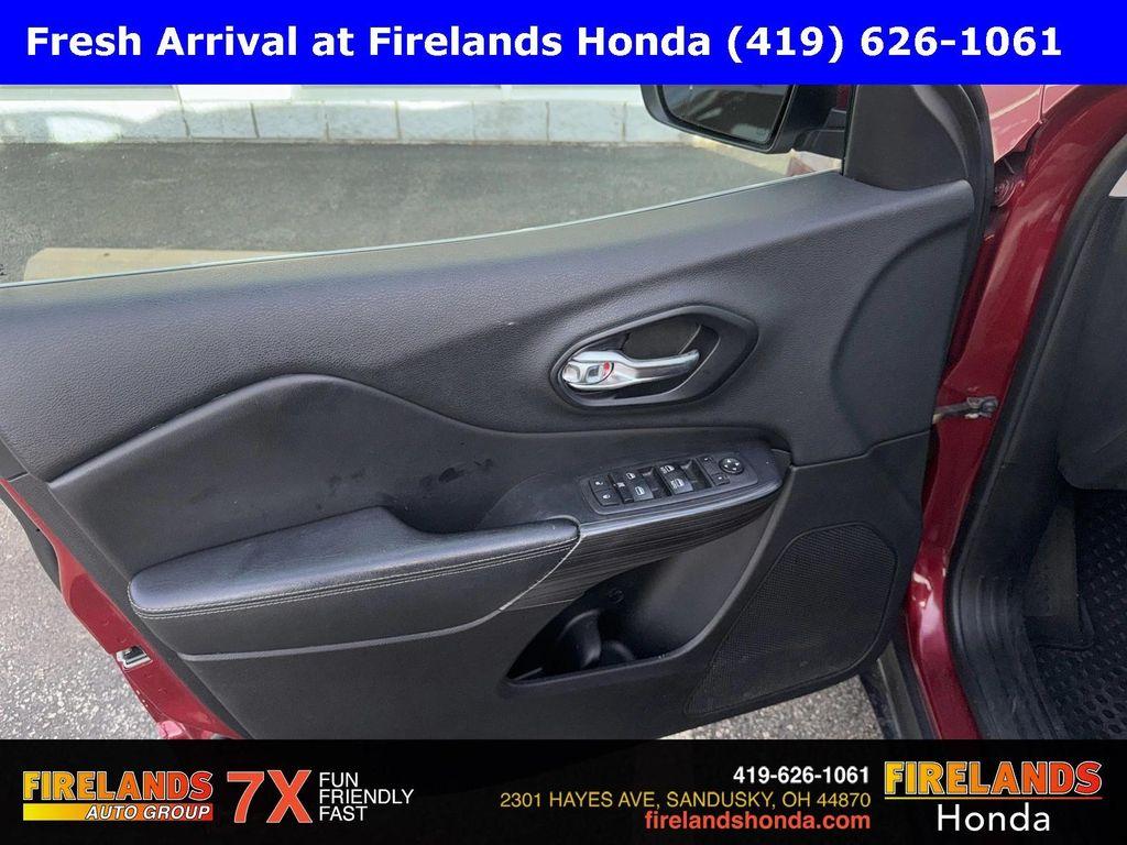 used 2015 Jeep Cherokee car, priced at $9,500