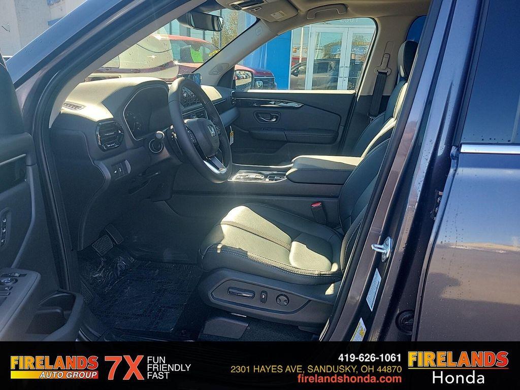 new 2025 Honda Pilot car, priced at $47,845