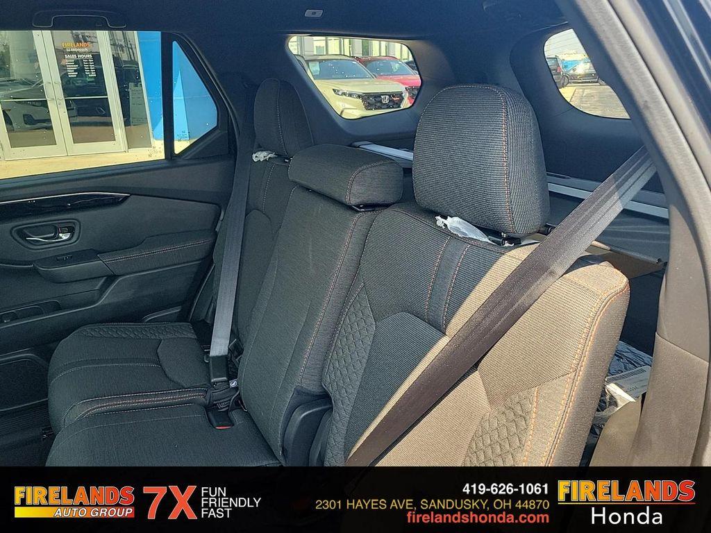 new 2025 Honda Pilot car, priced at $43,980