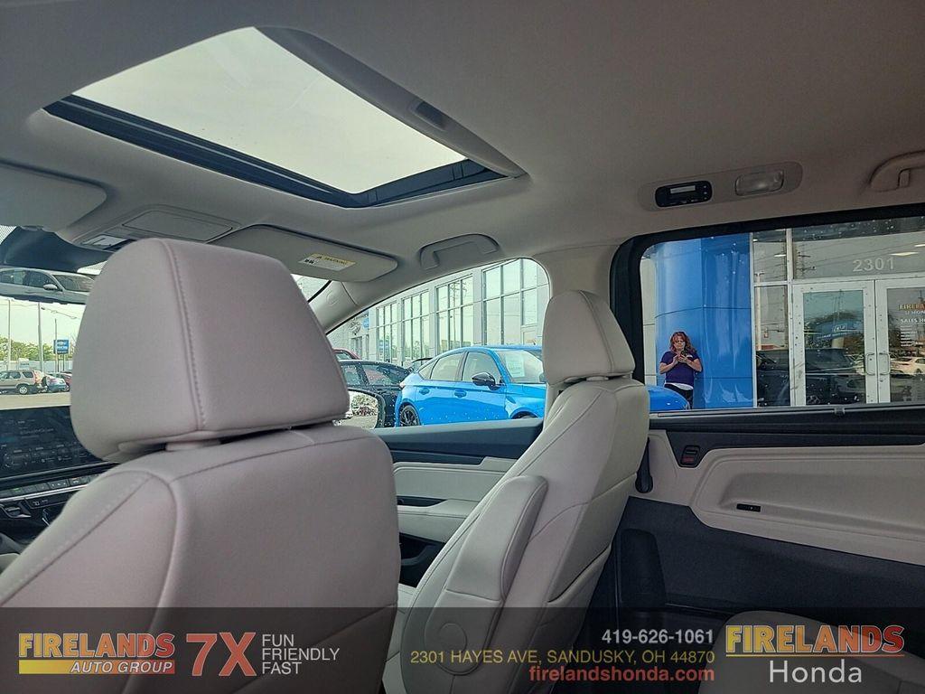 new 2026 Honda Odyssey car, priced at $44,290