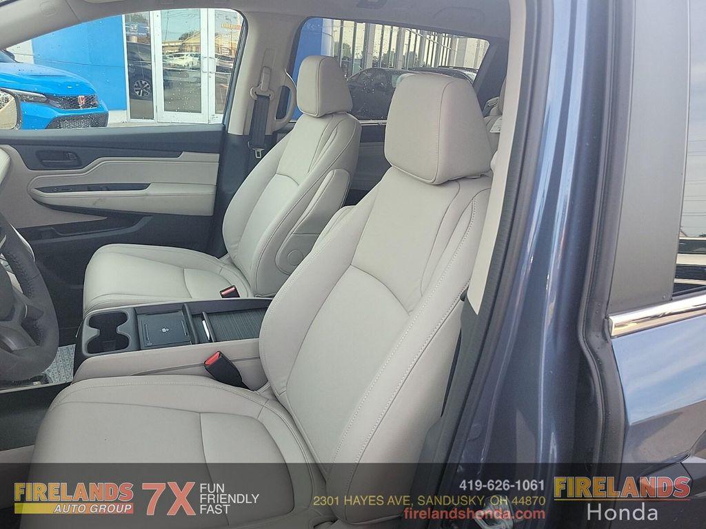 new 2026 Honda Odyssey car, priced at $44,290