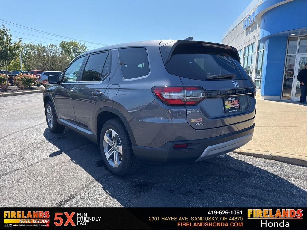 new 2025 Honda Pilot car, priced at $45,825