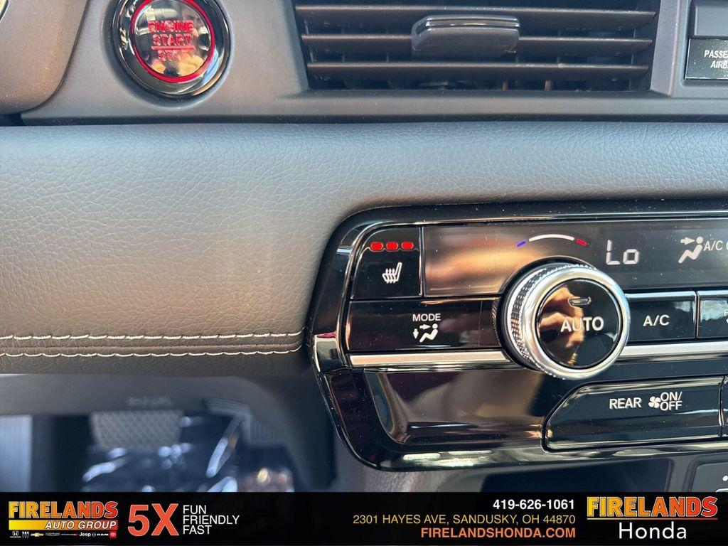 new 2025 Honda Pilot car, priced at $45,825