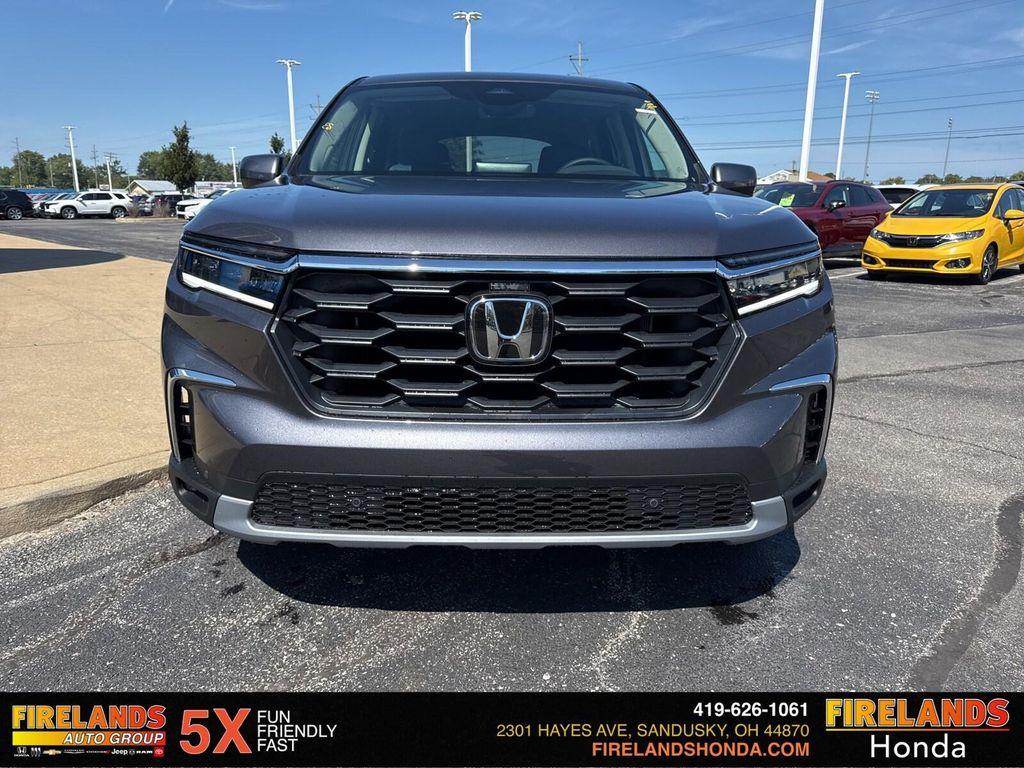 new 2025 Honda Pilot car, priced at $45,825