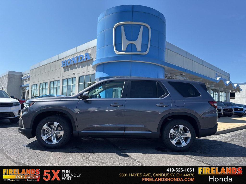 new 2025 Honda Pilot car, priced at $45,825