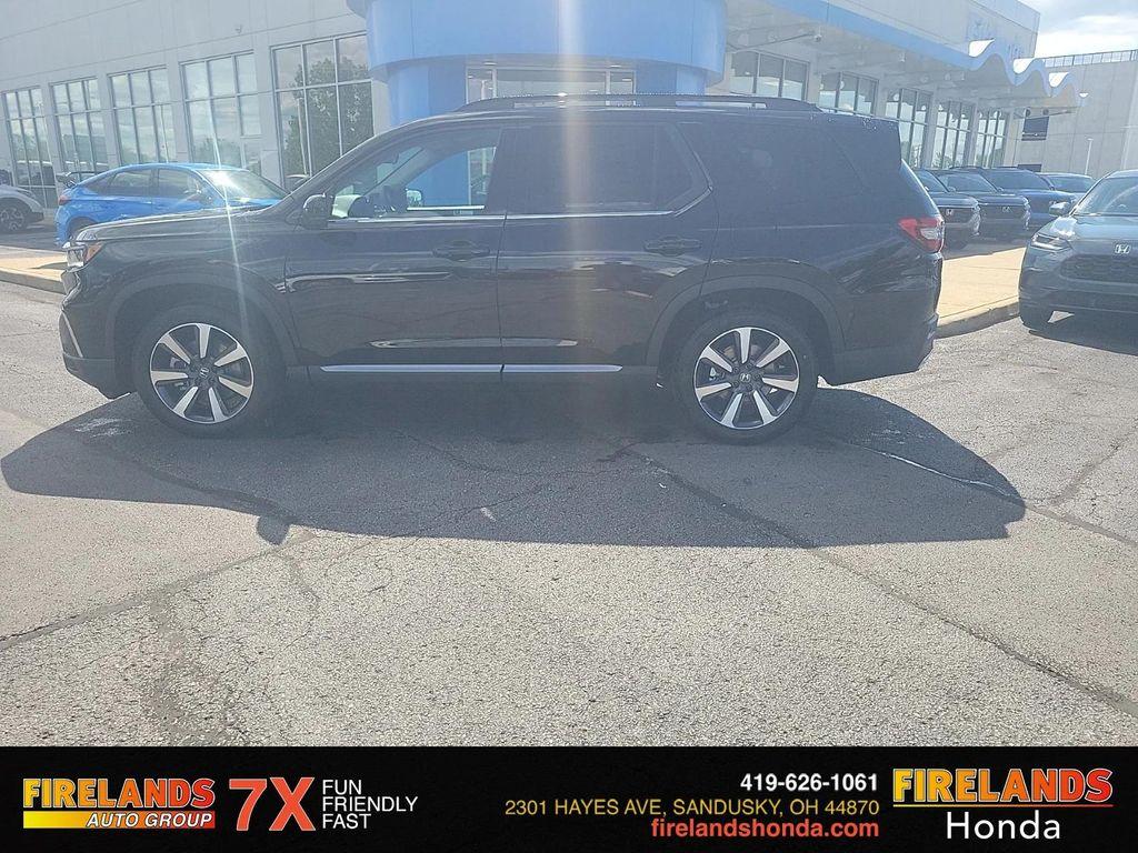 new 2025 Honda Pilot car, priced at $50,550