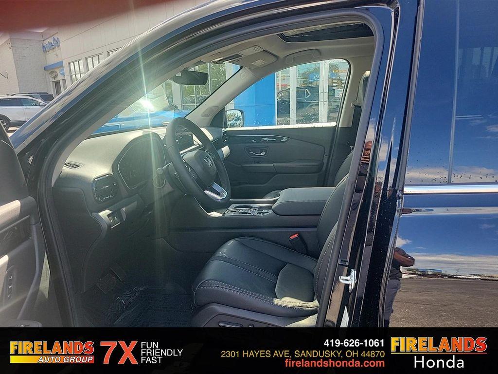new 2025 Honda Pilot car, priced at $50,550