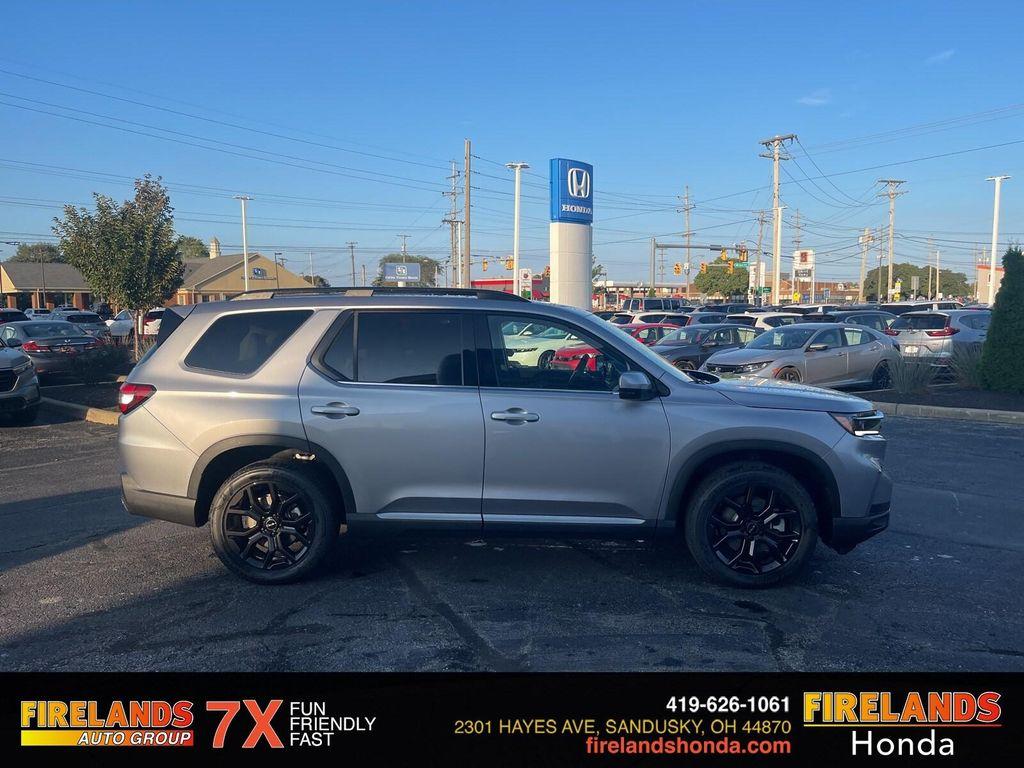 new 2025 Honda Pilot car, priced at $52,495